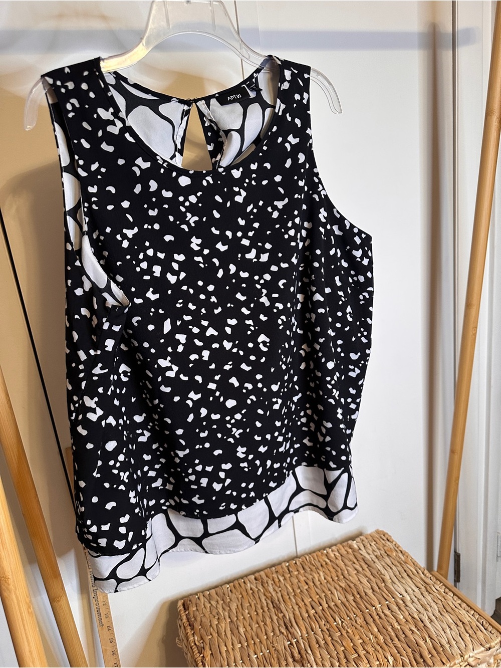Apt. 9 Black and White Patterned Sleeveless Blouse size 1x